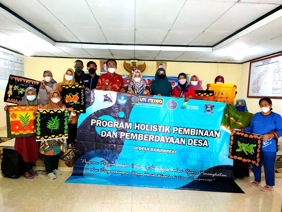 Tim PHP2D HMA UM Metro Sukses Gelar Pelatihan  Membatik di Desa Banjarrejo